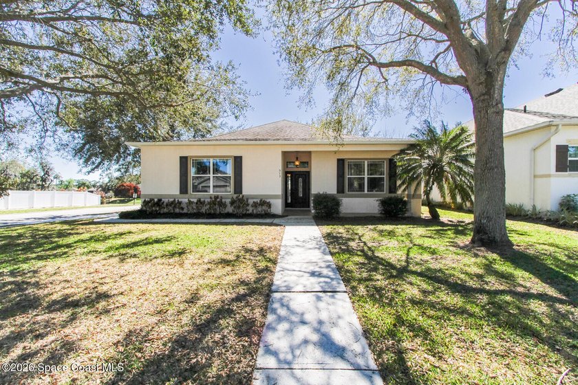 Beautifully upgraded 3BR/2BA home with 1,725 living sq ft (2,500 - photo 42