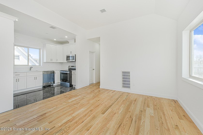 Brand-new 6 over 6 two-family home located in the desirable - photo 6