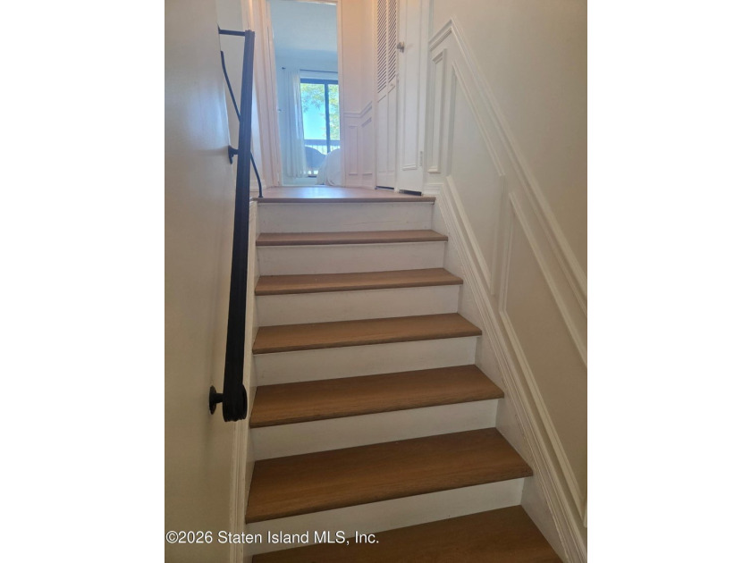 Welcome to this beautiful oversized Condo. Offering bright - photo 4