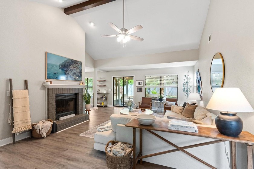 Welcome home to this gorgeous, light-filled 3-bedroom - photo 4