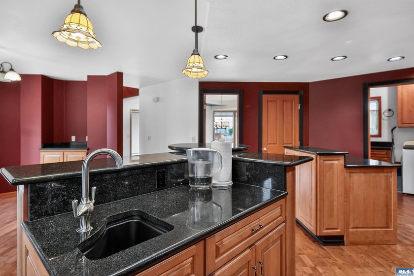 Private Woodland Heights retreat with luxury finishes, flexible - photo 29