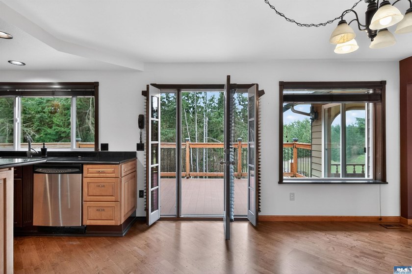 Private Woodland Heights retreat with luxury finishes, flexible - photo 34