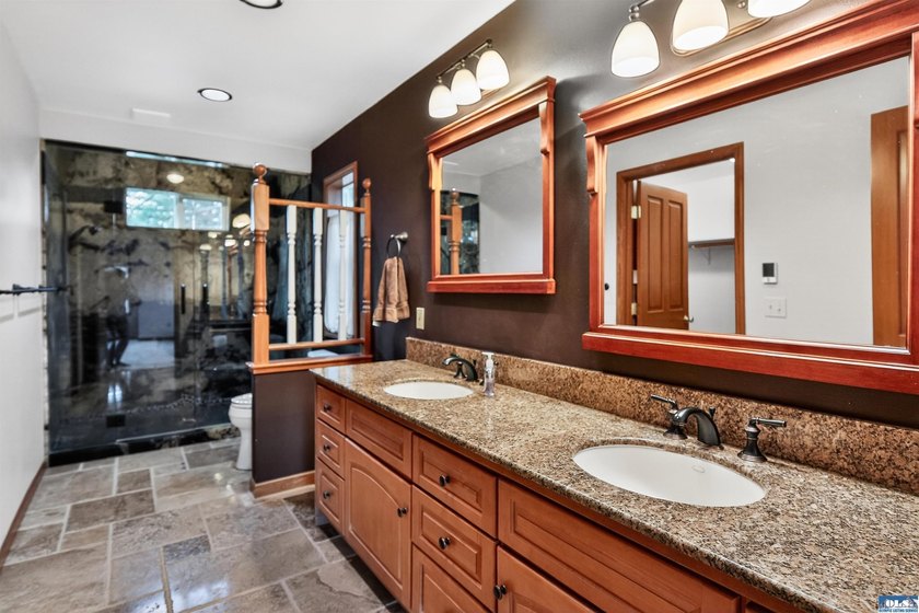 Private Woodland Heights retreat with luxury finishes, flexible - photo 42