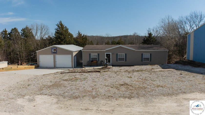 This charming 1,350 sq ft manufactured home sits on a permanent - photo 2