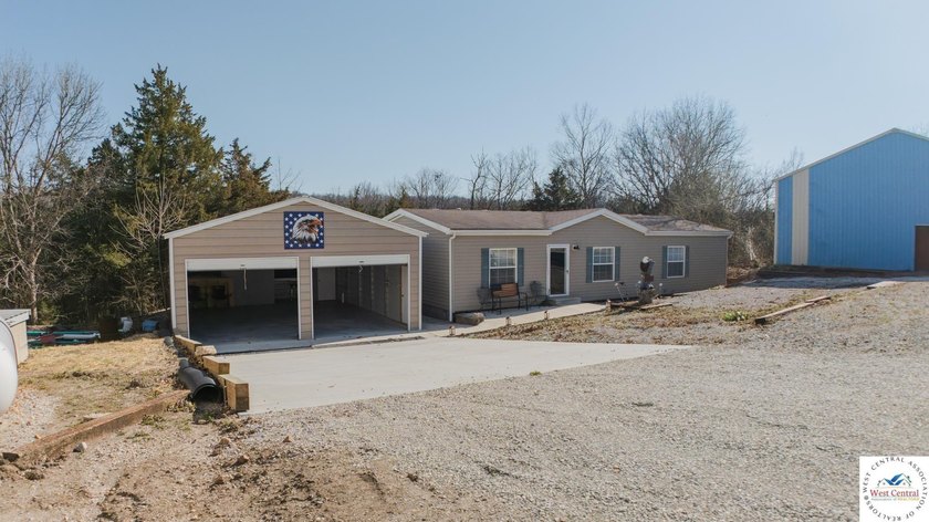 This charming 1,350 sq ft manufactured home sits on a permanent - photo 3