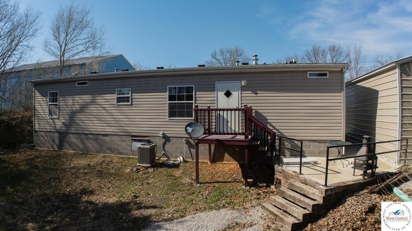 This charming 1,350 sq ft manufactured home sits on a permanent - photo 4