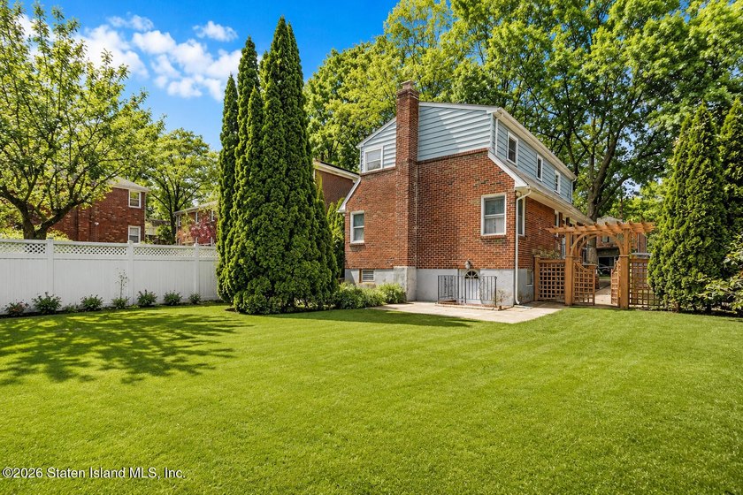Welcome to 40 Minna Street! This spacious 2-family home features - photo 3