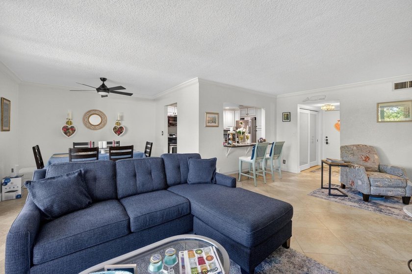 Perfectly positioned between two marinas, this one-bedroom - photo 17