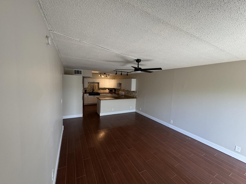 Waterfront living in the heart of North Palm Beach. This - photo 19