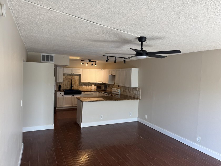 Waterfront living in the heart of North Palm Beach. This - photo 20