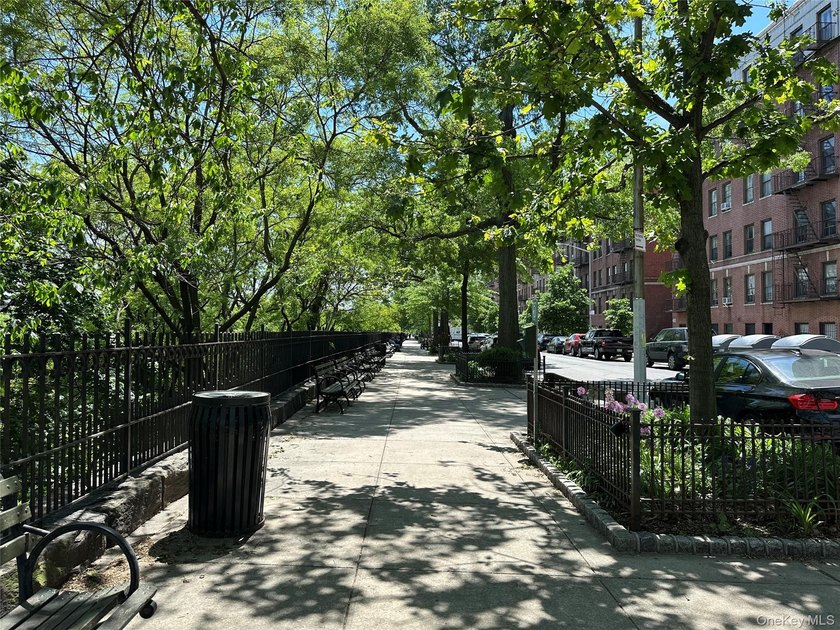 Discover this perfect Spacious sun filled 2 bedroom unit - photo 21