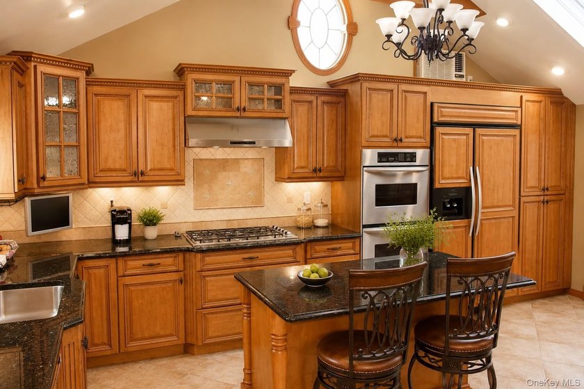 Welcome to this beautifully maintained 4-bedroom, 2-bath home - photo 3