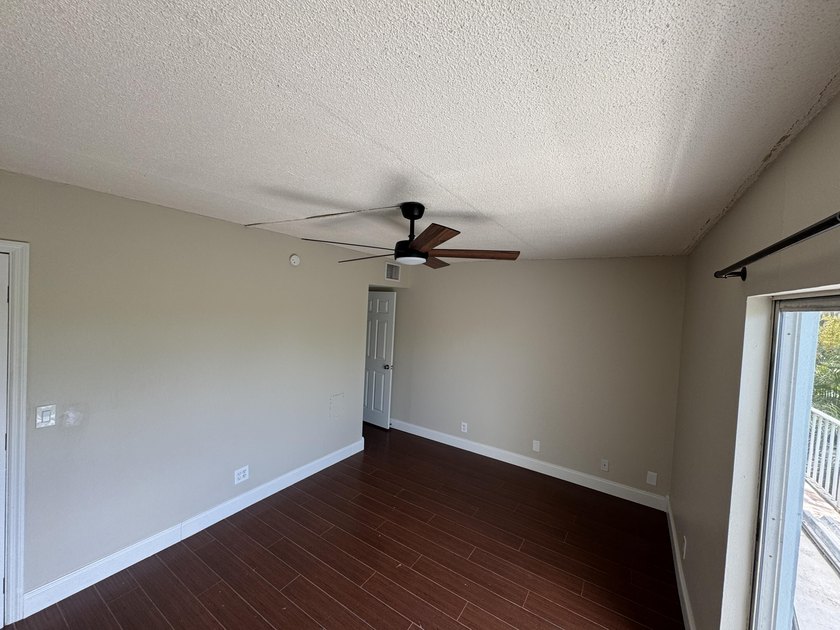 Waterfront living in the heart of North Palm Beach. This - photo 27