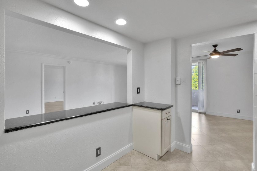 Perfectly positioned between two marinas, this one-bedroom - photo 28