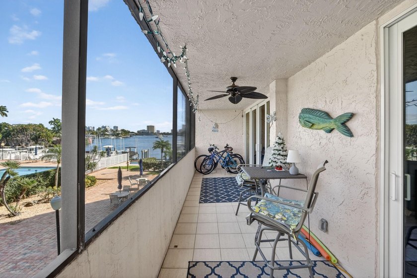 Perfectly positioned between two marinas, this one-bedroom - photo 39