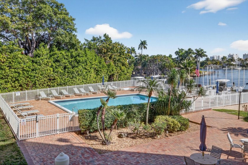 Perfectly positioned between two marinas, this one-bedroom - photo 40