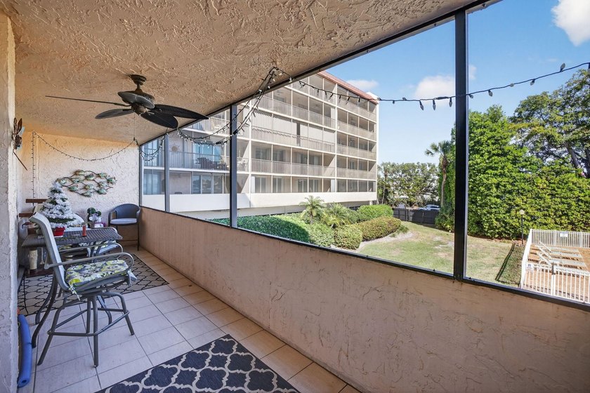 Perfectly positioned between two marinas, this one-bedroom - photo 41