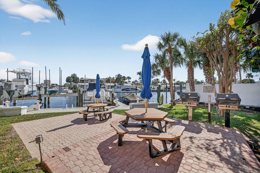 Perfectly positioned between two marinas, this one-bedroom - photo 50