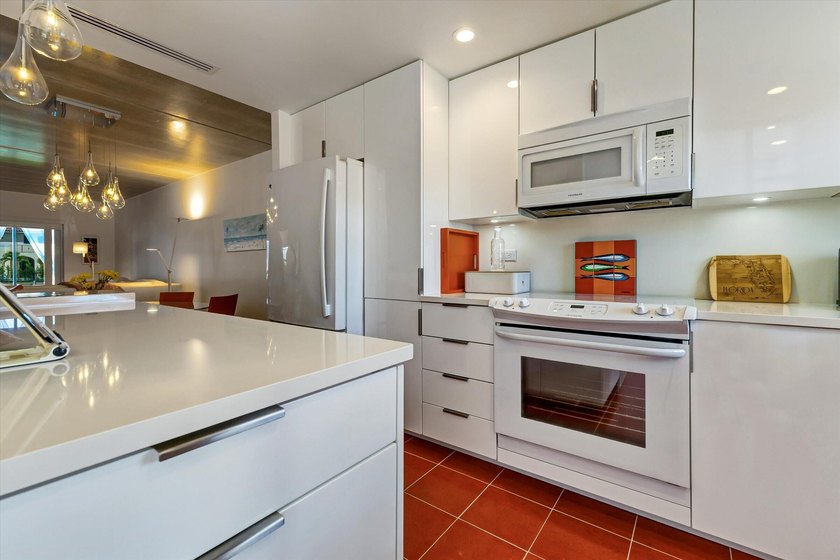 Welcome to paradise on Singer Island, where coastal luxury meets - photo 3