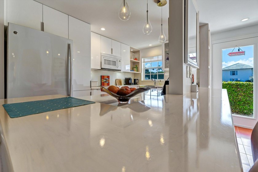 Welcome to paradise on Singer Island, where coastal luxury meets - photo 5