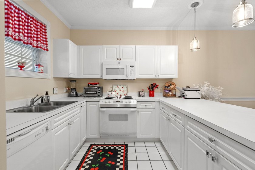 Beautiful first floor 2 bedroom, 2 bath condo located in the - photo 10