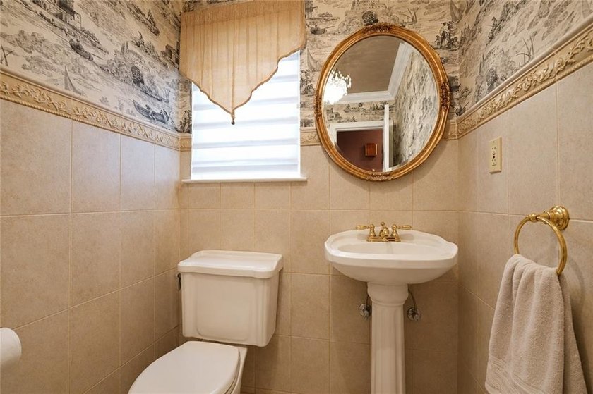 Tottenville-Fully detached two family home, 7 room duplex over a - photo 7