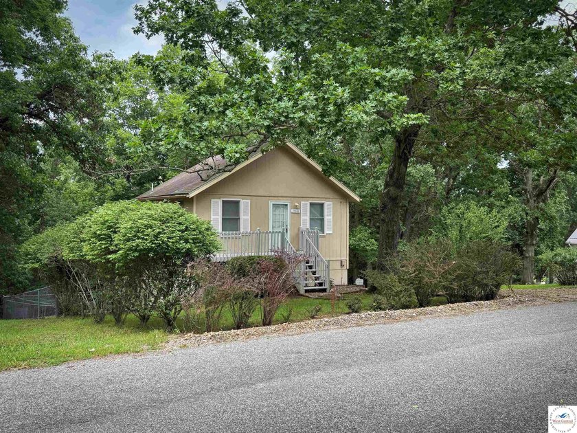 Lake of the Ozarks retreat located in the desirable Keithley's - photo 2