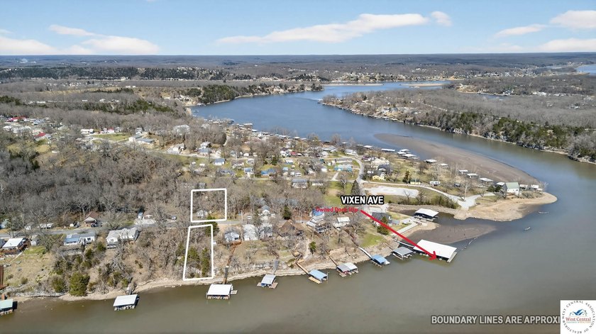 Lake of the Ozarks retreat located in the desirable Keithley's - photo 3