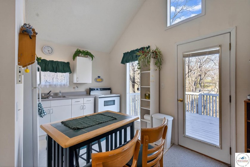 Lake of the Ozarks retreat located in the desirable Keithley's - photo 8