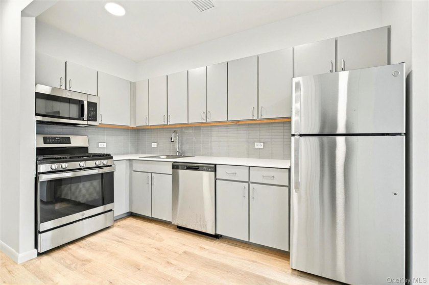 Welcome to the Soundview Park Townhouses. This is New - photo 11