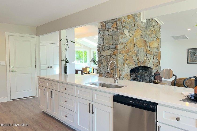 Completely reimagined waterfront residence on the Trent River - photo 16