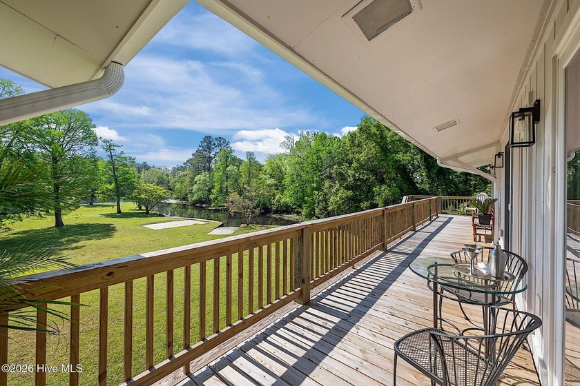 Completely reimagined waterfront residence on the Trent River - photo 17