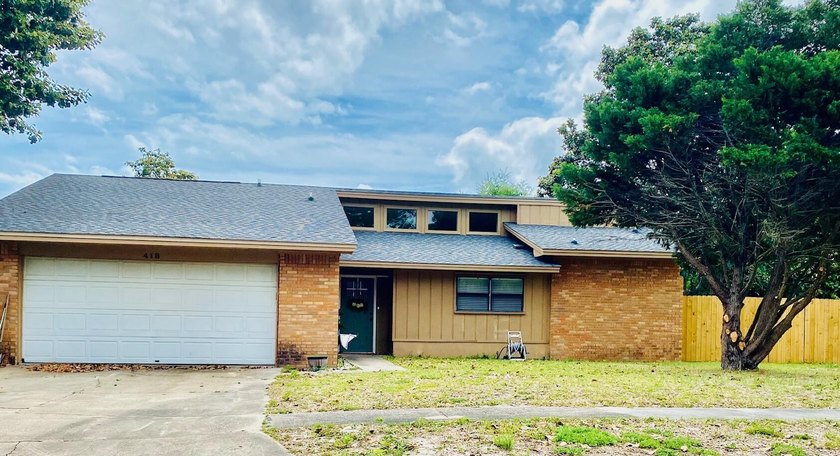 RECENTLY UPDATED (approximately $75,000 in upgrades) 3 BR 2 BA - photo 2