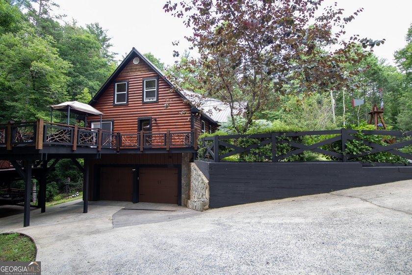 Welcome to a truly extraordinary mountain retreat that offers - photo 3