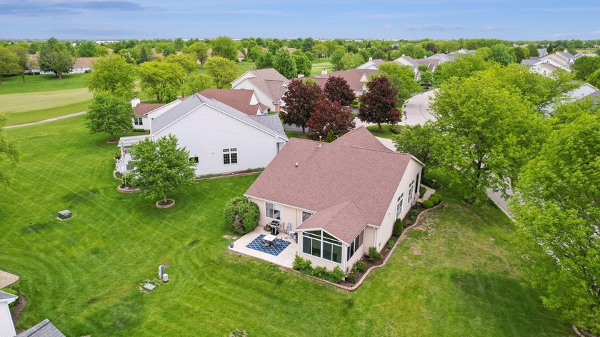 UPDATED 2155SF 3 BEDROOM, 3 BATH RANCH. ADDITIONAL LIVING SPACE - photo 3
