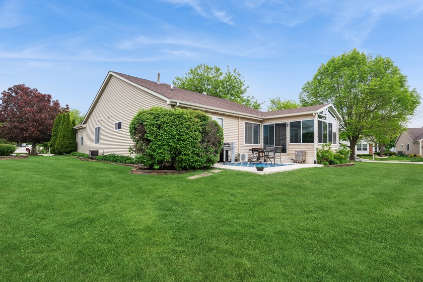 UPDATED 2155SF 3 BEDROOM, 3 BATH RANCH. ADDITIONAL LIVING SPACE - photo 6