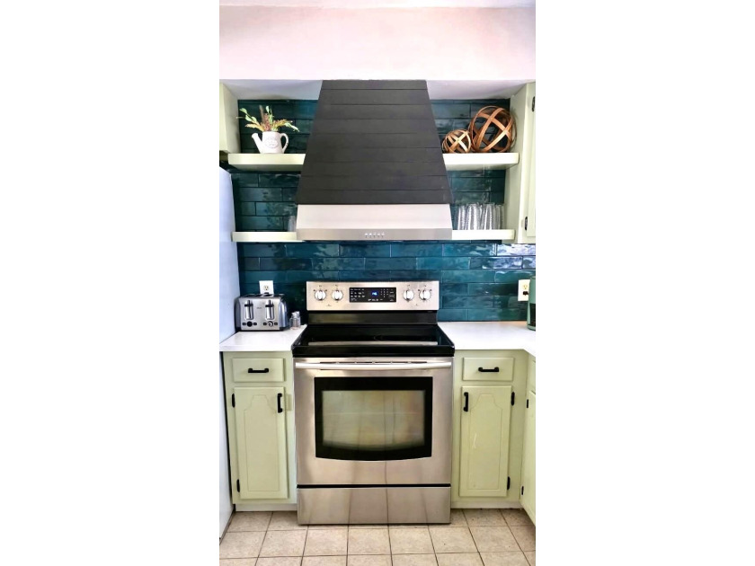 RECENTLY UPDATED (approximately $75,000 in upgrades) 3 BR 2 BA - photo 8