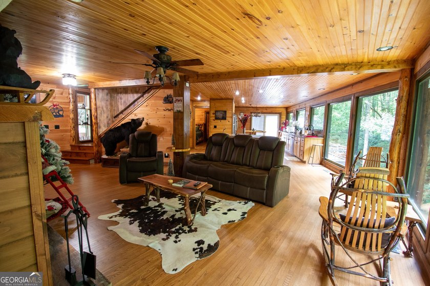 Welcome to a truly extraordinary mountain retreat that offers - photo 10