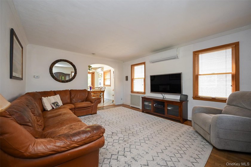 Beautifully maintained detached Colonial in sought-after Bayside - photo 7
