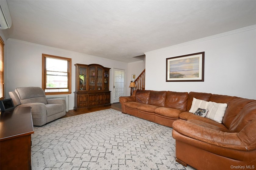 Beautifully maintained detached Colonial in sought-after Bayside - photo 8