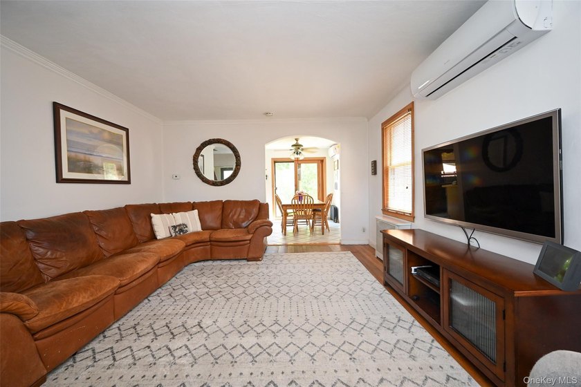 Beautifully maintained detached Colonial in sought-after Bayside - photo 9