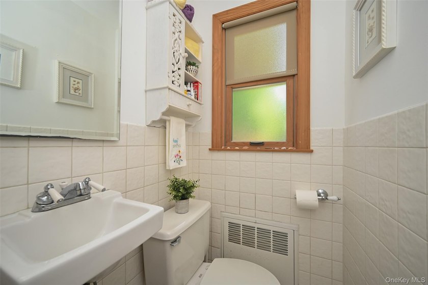 Beautifully maintained detached Colonial in sought-after Bayside - photo 10