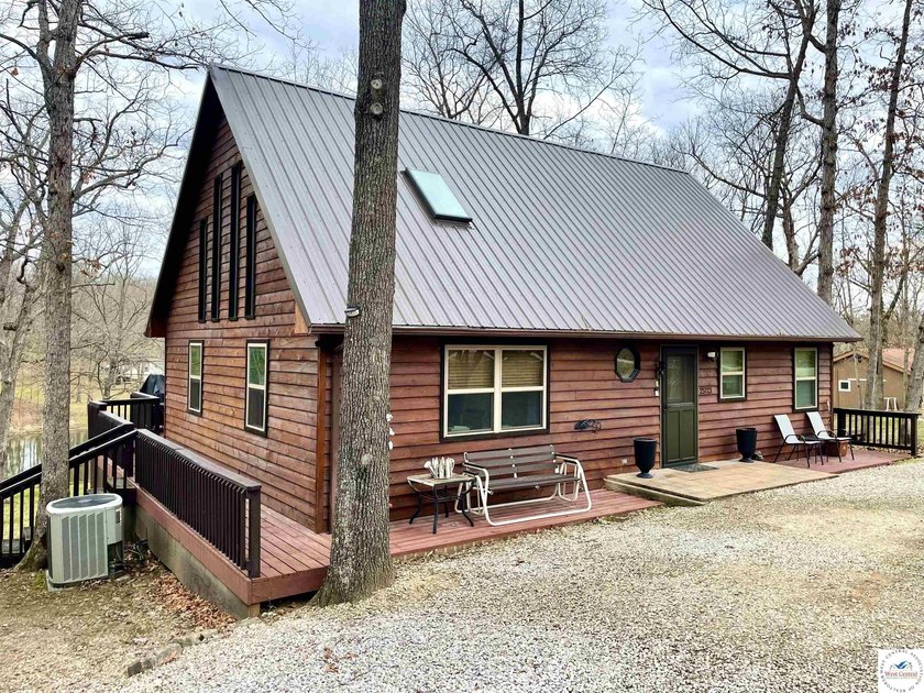 Enjoy peaceful lake living in this bright and beautiful home - photo 3
