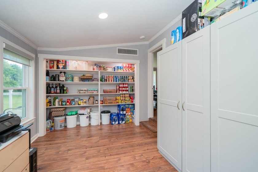 Just minutes from Lake Jacksonville, this beautifully renovated - photo 13