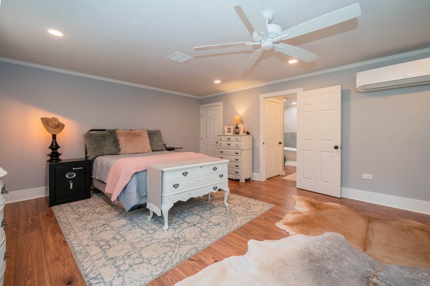 Just minutes from Lake Jacksonville, this beautifully renovated - photo 15