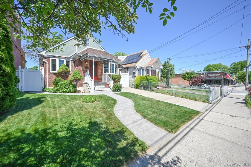 Just listed! This lovingly cared-for, well-maintained detached - photo 2