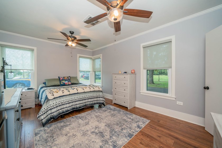 Just minutes from Lake Jacksonville, this beautifully renovated - photo 22