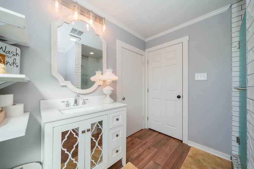 Just minutes from Lake Jacksonville, this beautifully renovated - photo 28