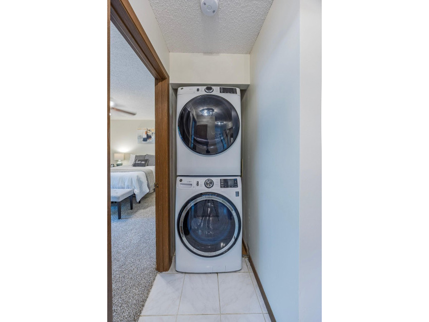 Charming 2 Bed, 2 Bath End-Unit Condo in Prime Bloomington - photo 3