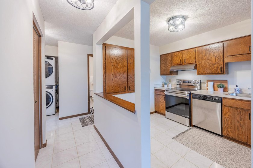 Charming 2 Bed, 2 Bath End-Unit Condo in Prime Bloomington - photo 7